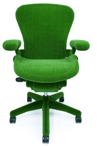 «Зеленое» кресло Аэрон от Herman Miller